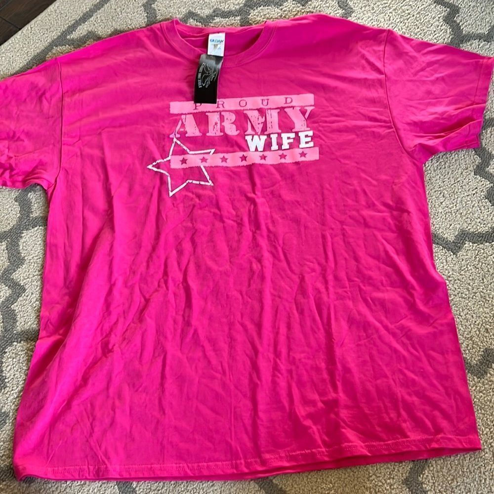 Proud Army Wife Gildan pink tee pink NWT size XL Official USA Army Licensed tee